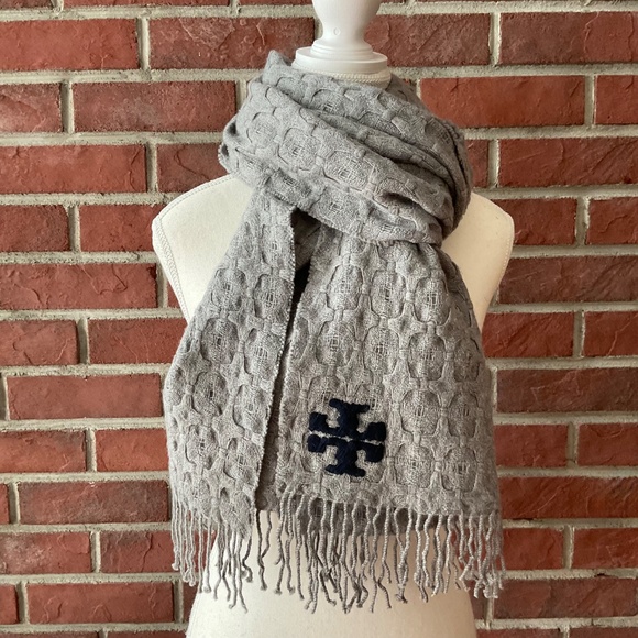 Tory Burch Wool Gray Cable Knit Woven Shawl Scarf Wrap Embroidered Logo 14”x80” - Picture 10 of 10